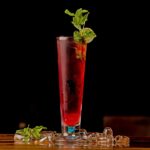 De Soi offers an innovative approach to the non-alcoholic beverage space with its collection of sparkling aperitifs infused with mood-boosting adaptogens. For those looking to unwind without the effects of alcohol, these beverages provide a sophisticated and refreshing alternative, blending unique flavors with the calming benefits of ingredients like reishi mushroom, lion’s mane, and l-theanine. Whether you're seeking to relax after a long day or enjoy a social drink without the hangover, De Soi’s non-alcoholic aperitifs elevate the experience in a way that many competitors simply can’t match.